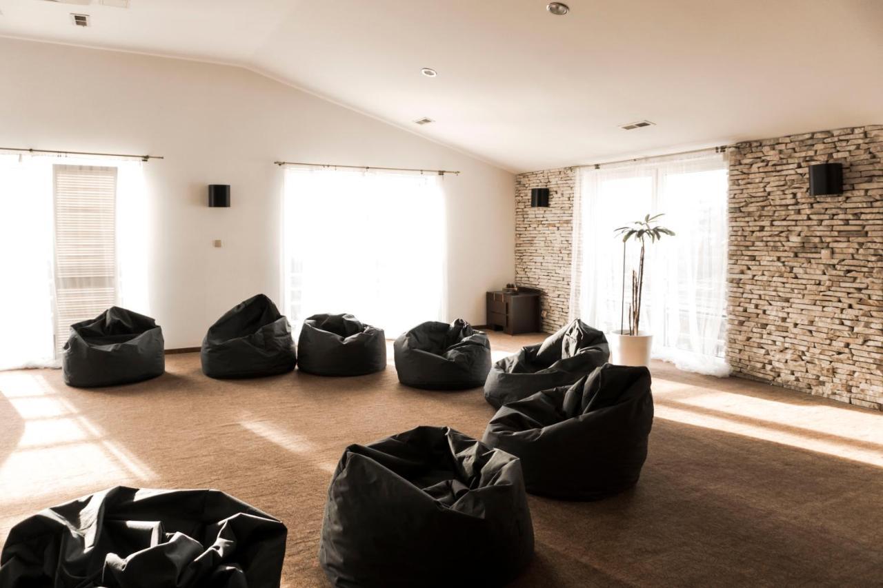 Hotel Borowina 콘스탄친-예지오르나 외부 사진